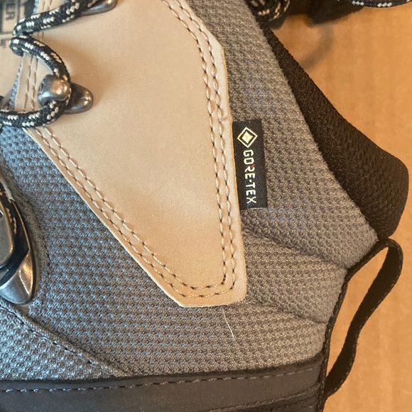 Salomon Hiking Boots - Picture 14 of 16